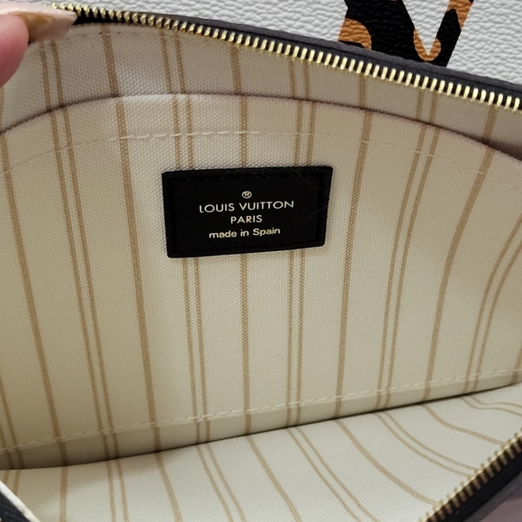 Louis Vuitton Limited Edition Jungle Monogram Giant Neverfull - Picture 8 of 11